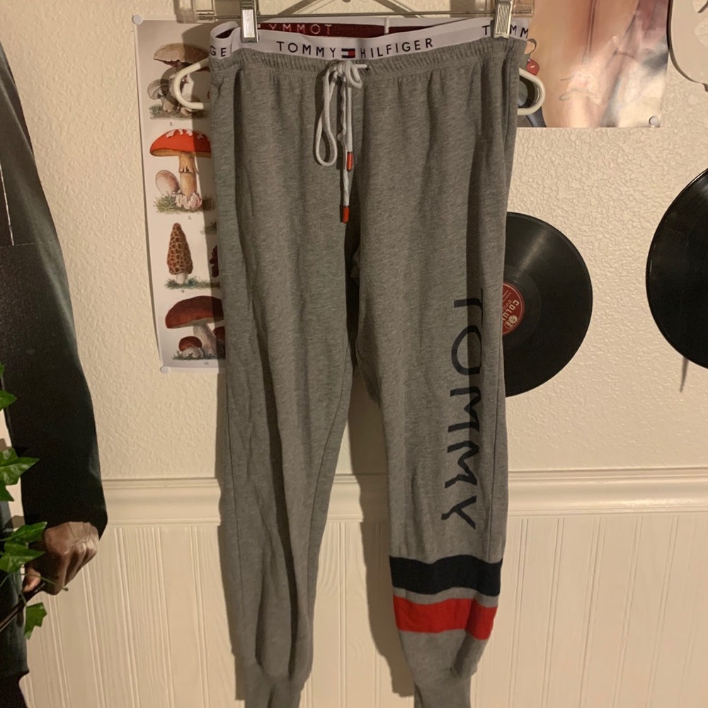 Tommy Hilfiger sweat pants🤍
